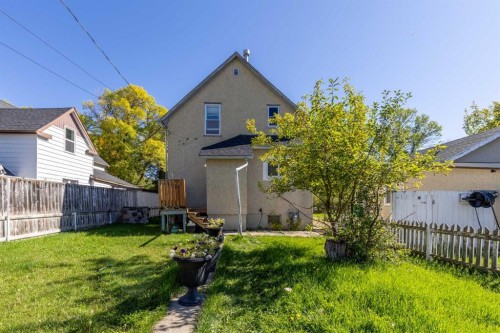 524 12A Street North, Lethbridge, AB 