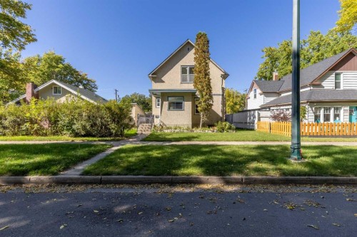 524 12A Street North, Lethbridge, AB 