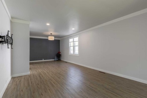 524 12A Street North, Lethbridge, AB 