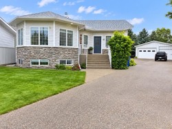 42 Staffordville Crescent NORTHLethbridge, AB T1H 5R2