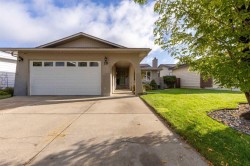 10 Seneca Place WESTLethbridge, AB T1K 4M7