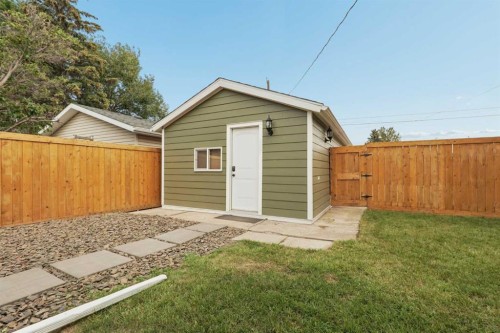 2827 11 Avenue South, Lethbridge, AB 