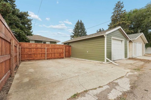 2827 11 Avenue South, Lethbridge, AB 