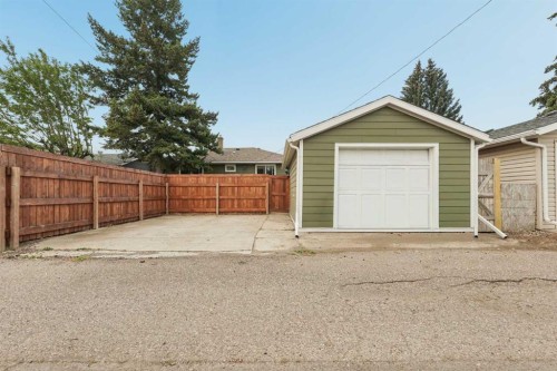 2827 11 Avenue South, Lethbridge, AB 