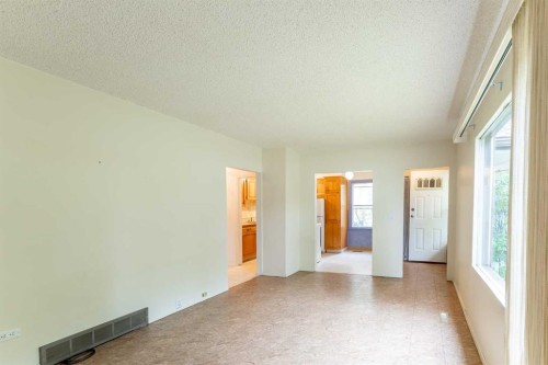 502 12 Street North, Lethbridge, AB 