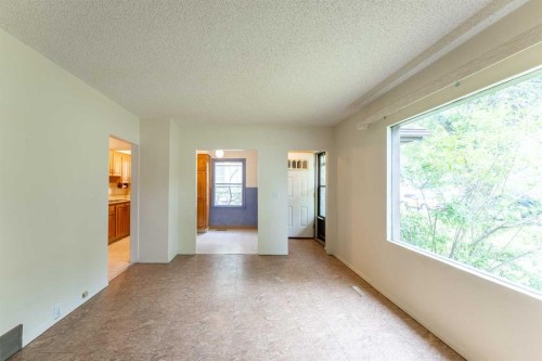 502 12 Street North, Lethbridge, AB 