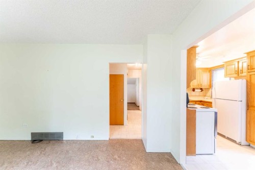 502 12 Street North, Lethbridge, AB 