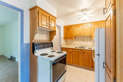 502 12 Street North, Lethbridge, AB 