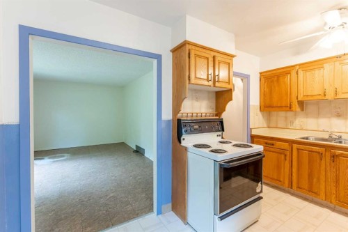 502 12 Street North, Lethbridge, AB 