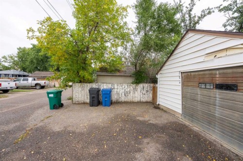 502 12 Street North, Lethbridge, AB 