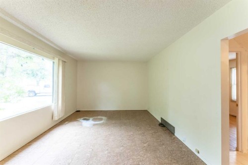 502 12 Street North, Lethbridge, AB 
