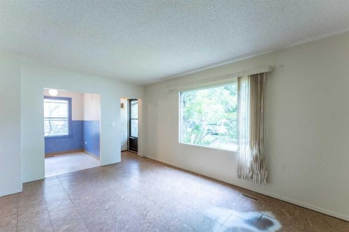 502 12 Street North, Lethbridge, AB 