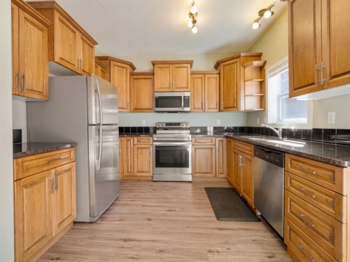885 Mount Sundance Manor West, Lethbridge, AB 