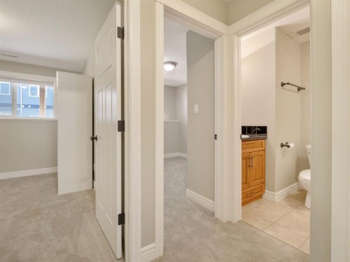 885 Mount Sundance Manor West, Lethbridge, AB 