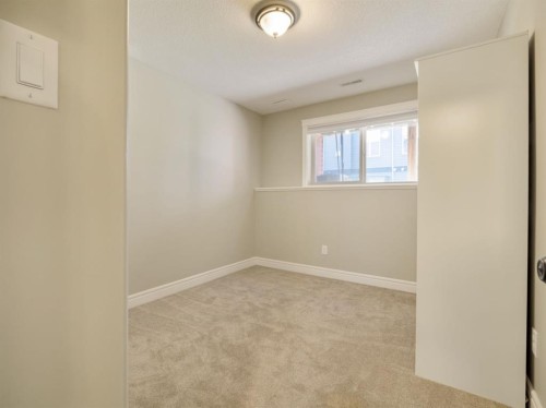 885 Mount Sundance Manor West, Lethbridge, AB 