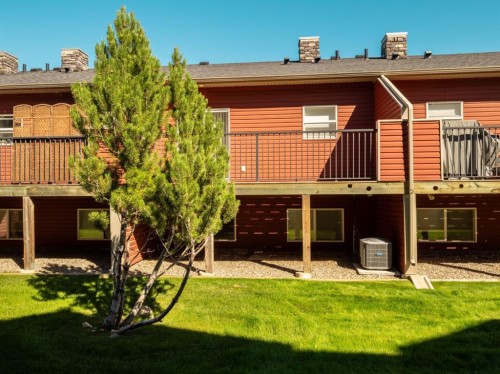 885 Mount Sundance Manor West, Lethbridge, AB 