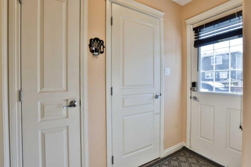 832 Silkstone Close West, Lethbridge, AB 