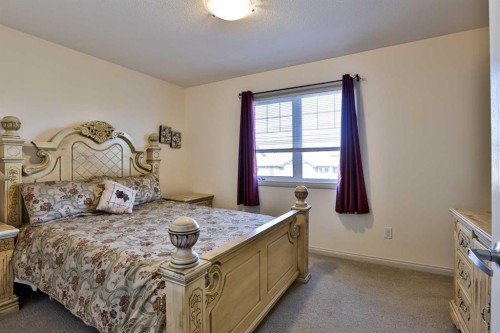 832 Silkstone Close West, Lethbridge, AB 