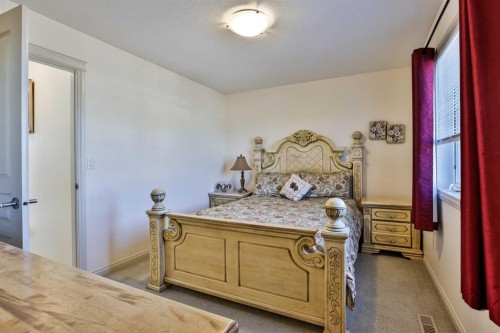 832 Silkstone Close West, Lethbridge, AB 