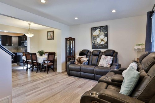 832 Silkstone Close West, Lethbridge, AB 