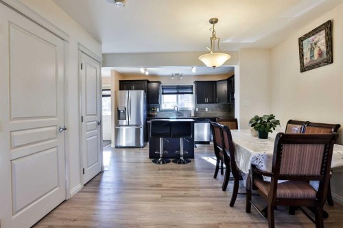 832 Silkstone Close West, Lethbridge, AB 