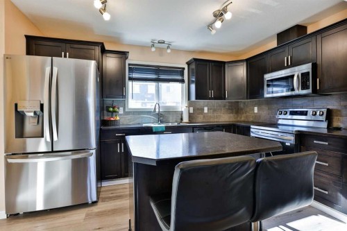 832 Silkstone Close West, Lethbridge, AB 