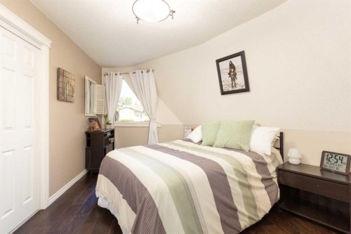 115 Iroquois Crescent West, Lethbridge, AB 