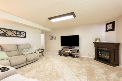 115 Iroquois Crescent West, Lethbridge, AB 