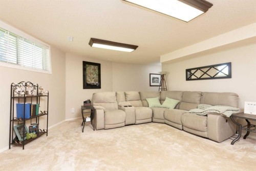 115 Iroquois Crescent West, Lethbridge, AB 