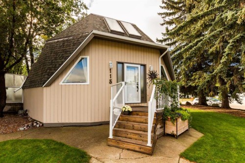 115 Iroquois Crescent West, Lethbridge, AB 