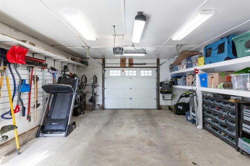 115 Iroquois Crescent West, Lethbridge, AB 