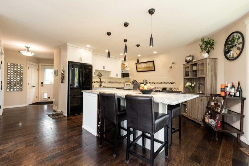115 Iroquois Crescent West, Lethbridge, AB 