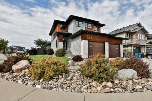 220 Canyon Estates Way West, Lethbridge, AB 