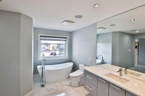 220 Canyon Estates Way West, Lethbridge, AB 