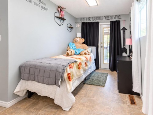 150 N 250 W, Raymond, AB 