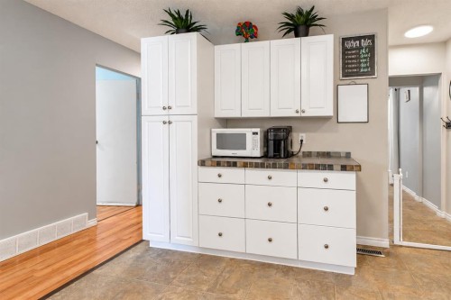 150 N 250 W, Raymond, AB 