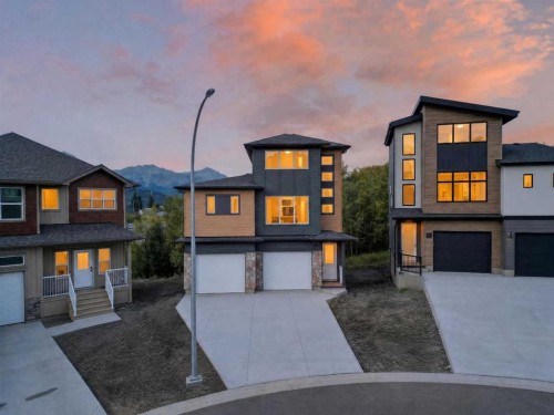 8602 25 Avenue, Coleman, AB 