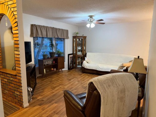 97 Greenview Close North, Lethbridge, AB 
