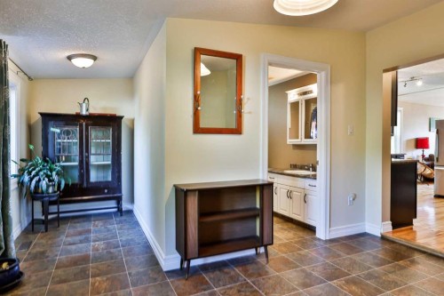 731 14 Street North, Lethbridge, AB 