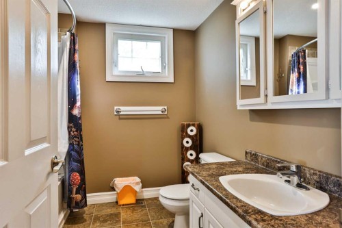731 14 Street North, Lethbridge, AB 