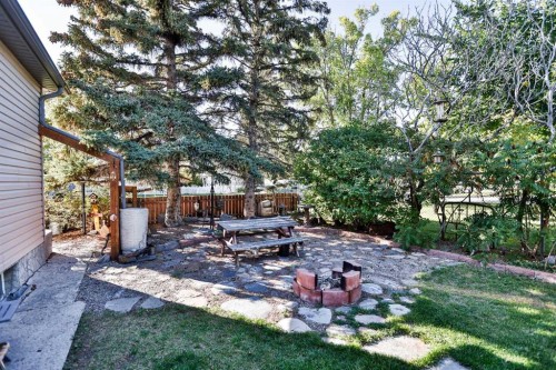 731 14 Street North, Lethbridge, AB 