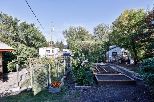 731 14 Street North, Lethbridge, AB 