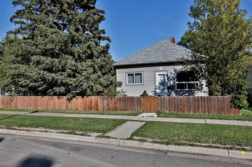 731 14 Street North, Lethbridge, AB 