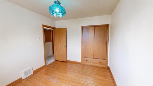 518 11 Street North, Lethbridge, AB 