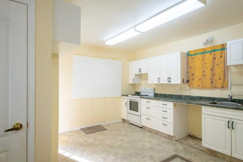 1207 41 Avenue North, Lethbridge, AB 