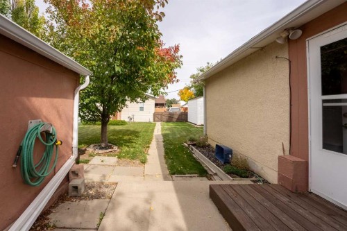 1207 41 Avenue North, Lethbridge, AB 