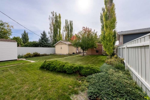 1207 41 Avenue North, Lethbridge, AB 
