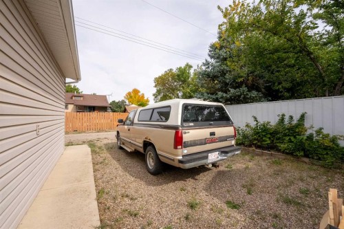 1207 41 Avenue North, Lethbridge, AB 