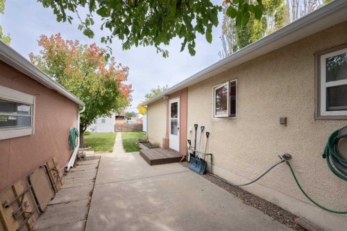 1207 41 Avenue North, Lethbridge, AB 