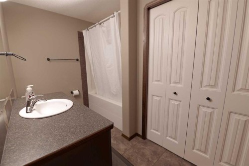 604 6 Street North, Vauxhall, AB 